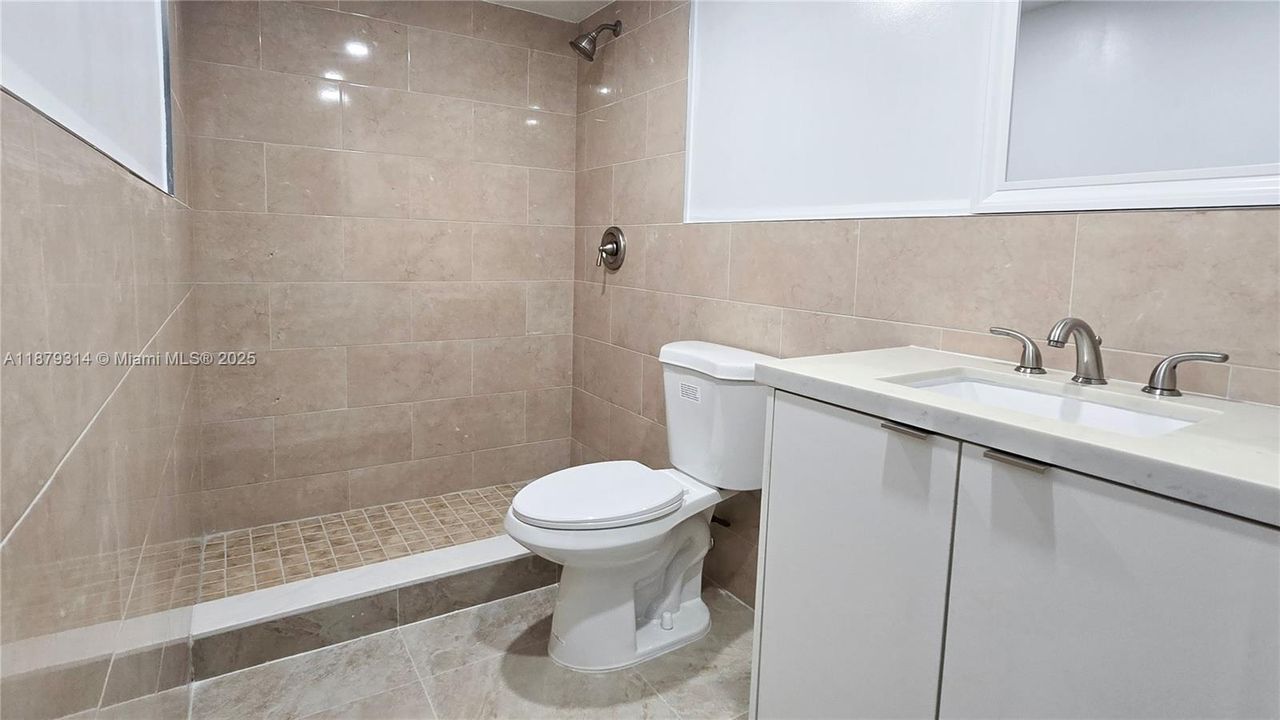 Недавно арендовано: $2,100 (2 спален, 2 ванн, 1004 Квадратных фут)