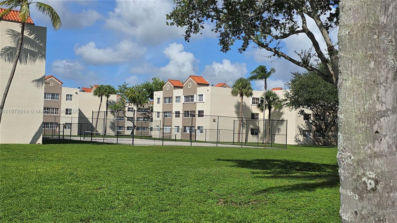 Недавно арендовано: $2,100 (2 спален, 2 ванн, 1004 Квадратных фут)