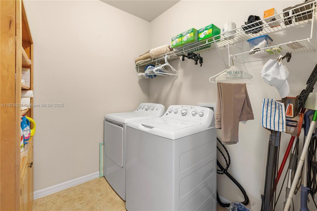 待售: $439,900 (3 贝兹, 2 浴室, 2319 平方英尺)