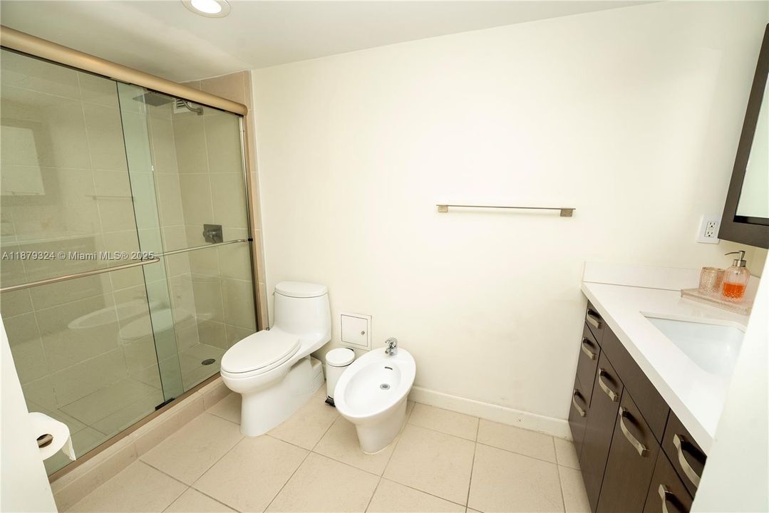 Recently Sold: $540,000 (2 beds, 2 baths, 1190 Square Feet)