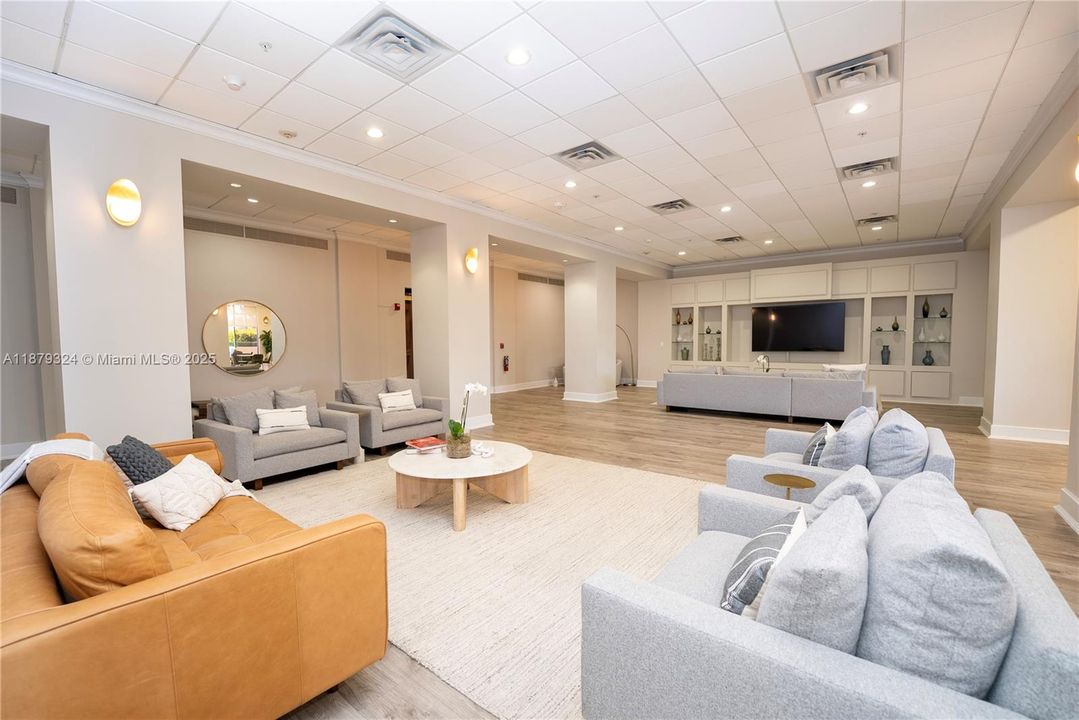 Recently Sold: $540,000 (2 beds, 2 baths, 1190 Square Feet)