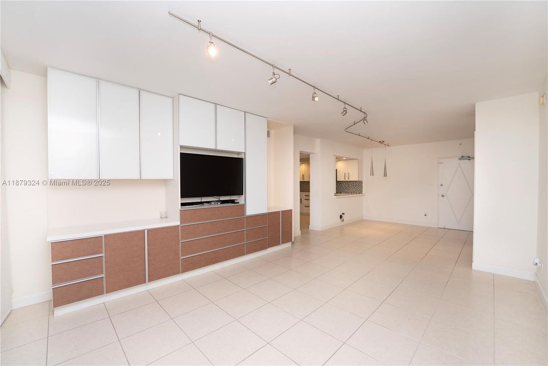 Recently Sold: $540,000 (2 beds, 2 baths, 1190 Square Feet)