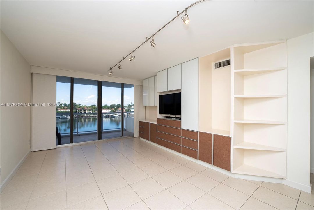 Recently Sold: $540,000 (2 beds, 2 baths, 1190 Square Feet)