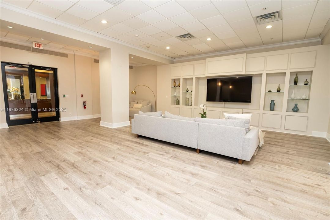 Recently Sold: $540,000 (2 beds, 2 baths, 1190 Square Feet)