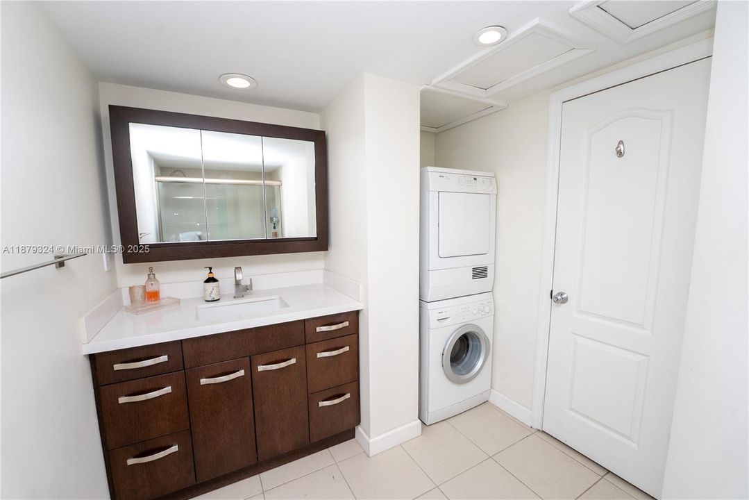 Recently Sold: $540,000 (2 beds, 2 baths, 1190 Square Feet)