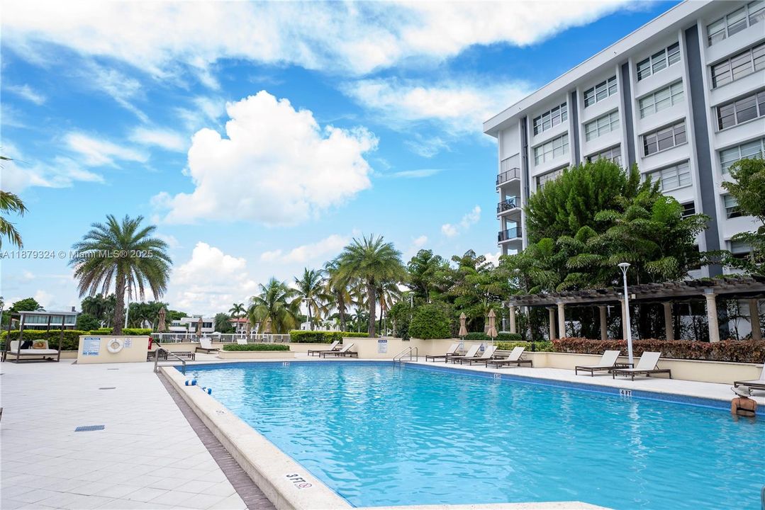 Recently Sold: $540,000 (2 beds, 2 baths, 1190 Square Feet)