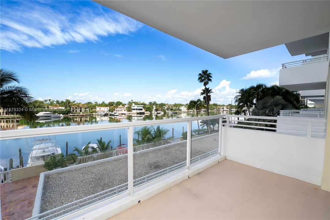 Recently Sold: $540,000 (2 beds, 2 baths, 1190 Square Feet)