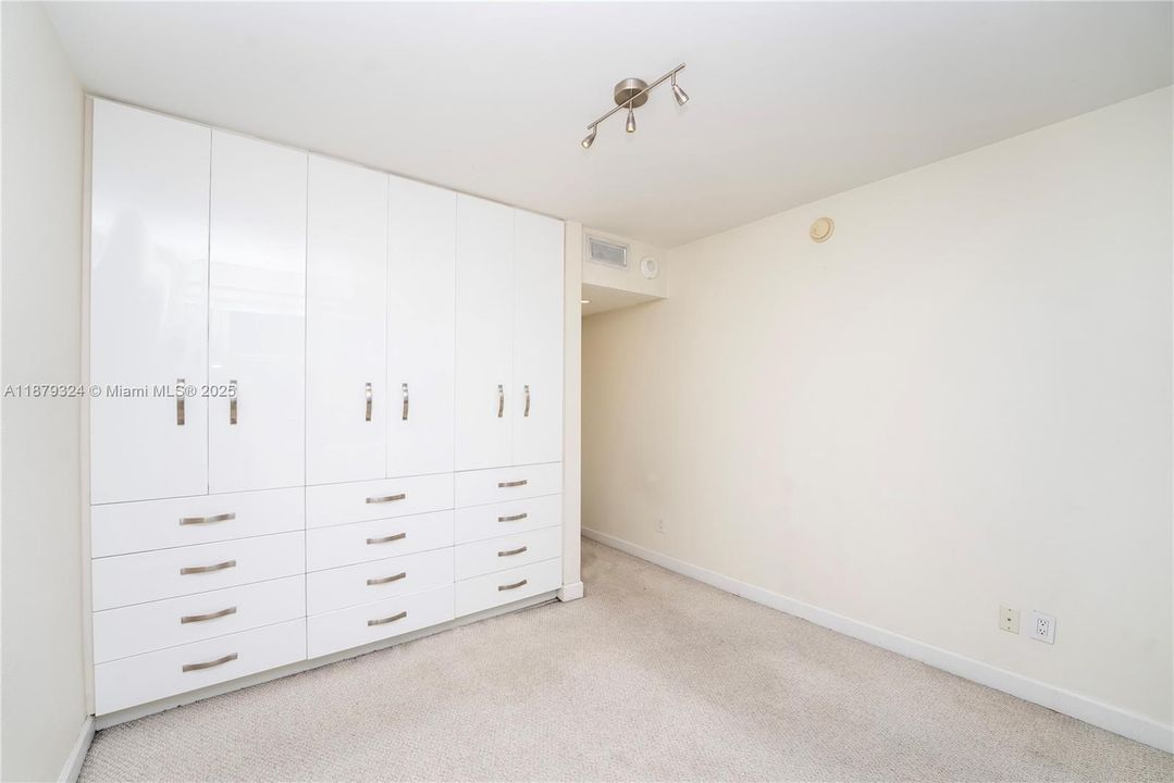 Recently Sold: $540,000 (2 beds, 2 baths, 1190 Square Feet)