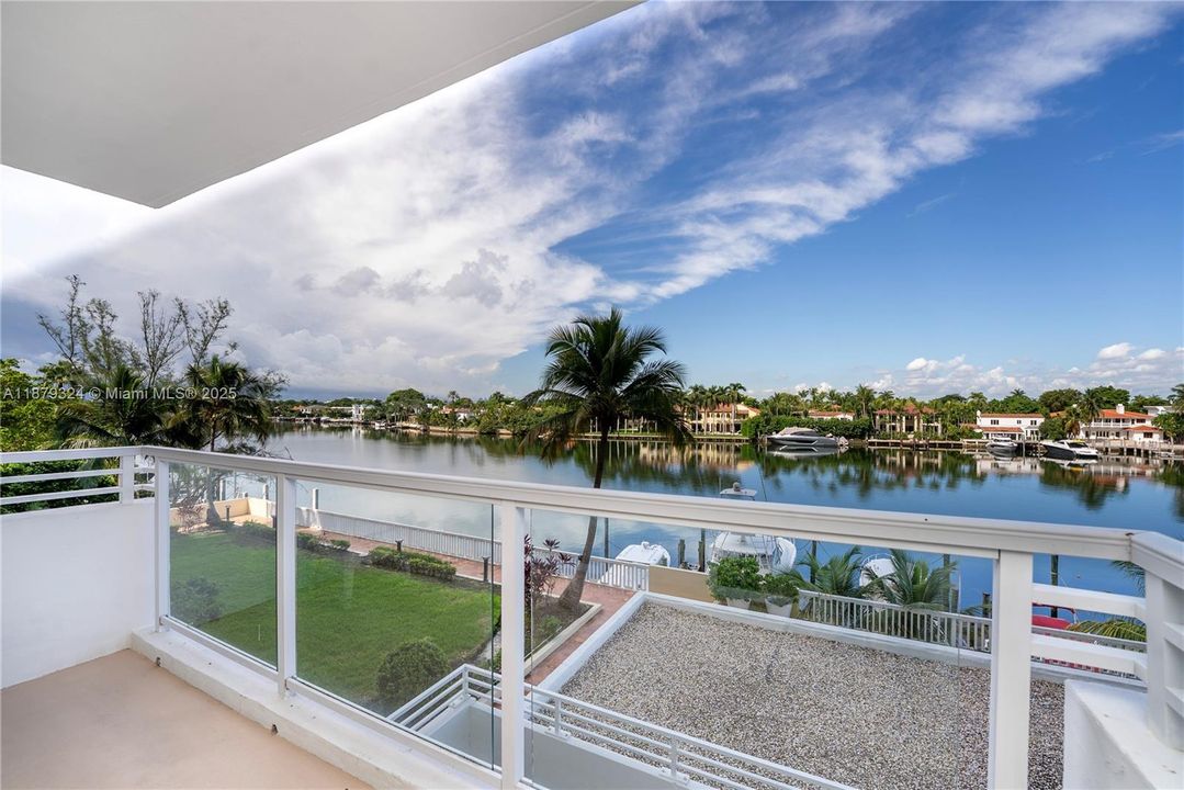 Recently Sold: $540,000 (2 beds, 2 baths, 1190 Square Feet)