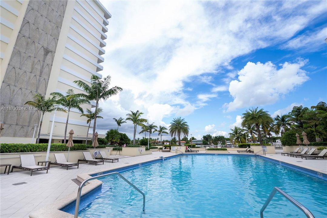 Recently Sold: $540,000 (2 beds, 2 baths, 1190 Square Feet)