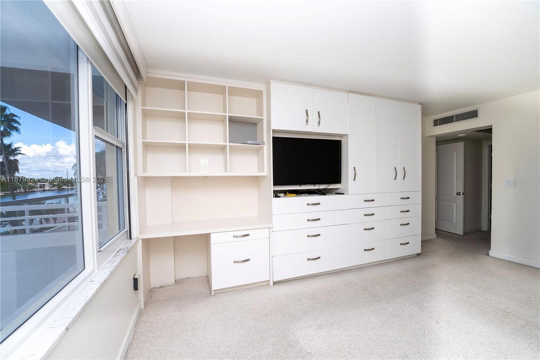 Recently Sold: $540,000 (2 beds, 2 baths, 1190 Square Feet)