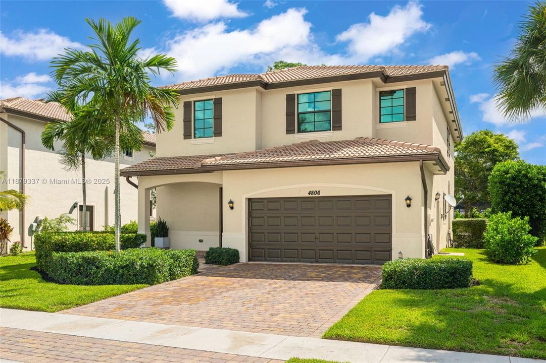 For Sale: $715,000 (5 beds, 3 baths, 2966 Square Feet)