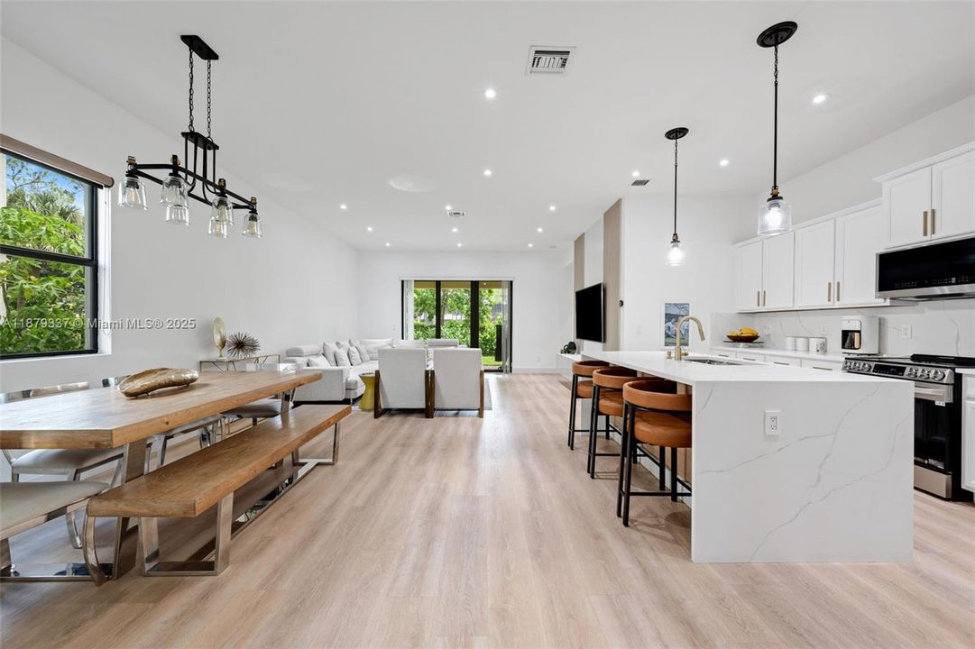 For Sale: $715,000 (5 beds, 3 baths, 2966 Square Feet)