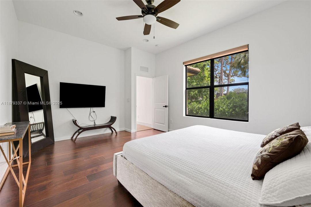 For Sale: $715,000 (5 beds, 3 baths, 2966 Square Feet)