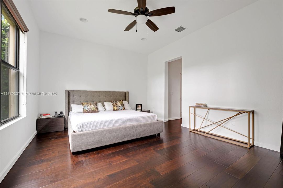 For Sale: $715,000 (5 beds, 3 baths, 2966 Square Feet)