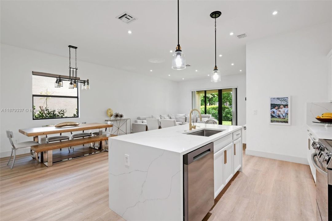 For Sale: $715,000 (5 beds, 3 baths, 2966 Square Feet)