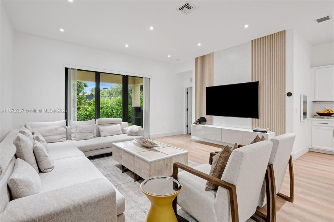 For Sale: $715,000 (5 beds, 3 baths, 2966 Square Feet)