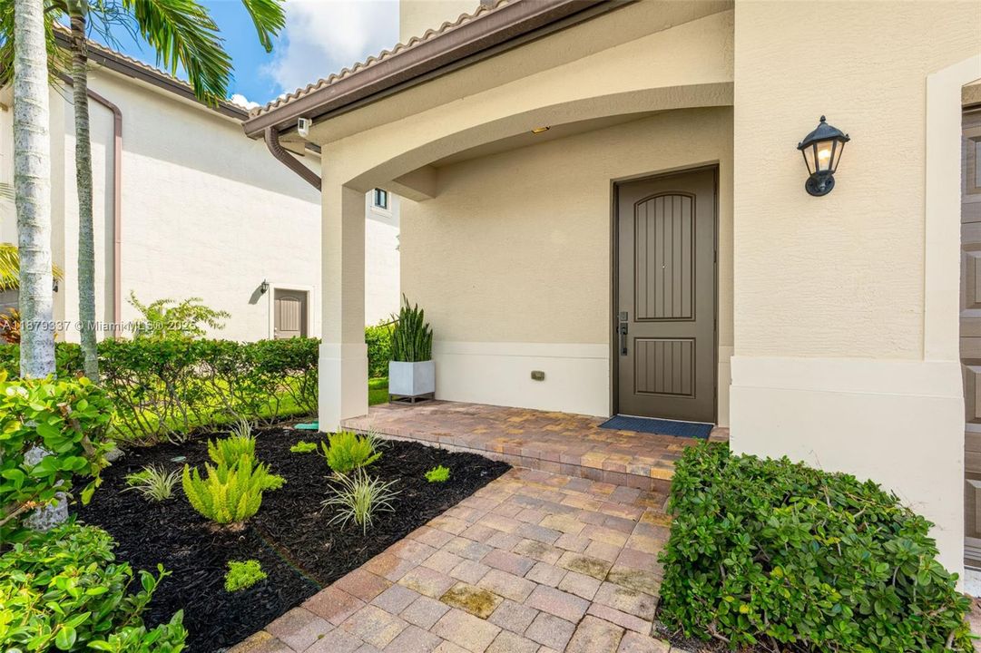 For Sale: $715,000 (5 beds, 3 baths, 2966 Square Feet)