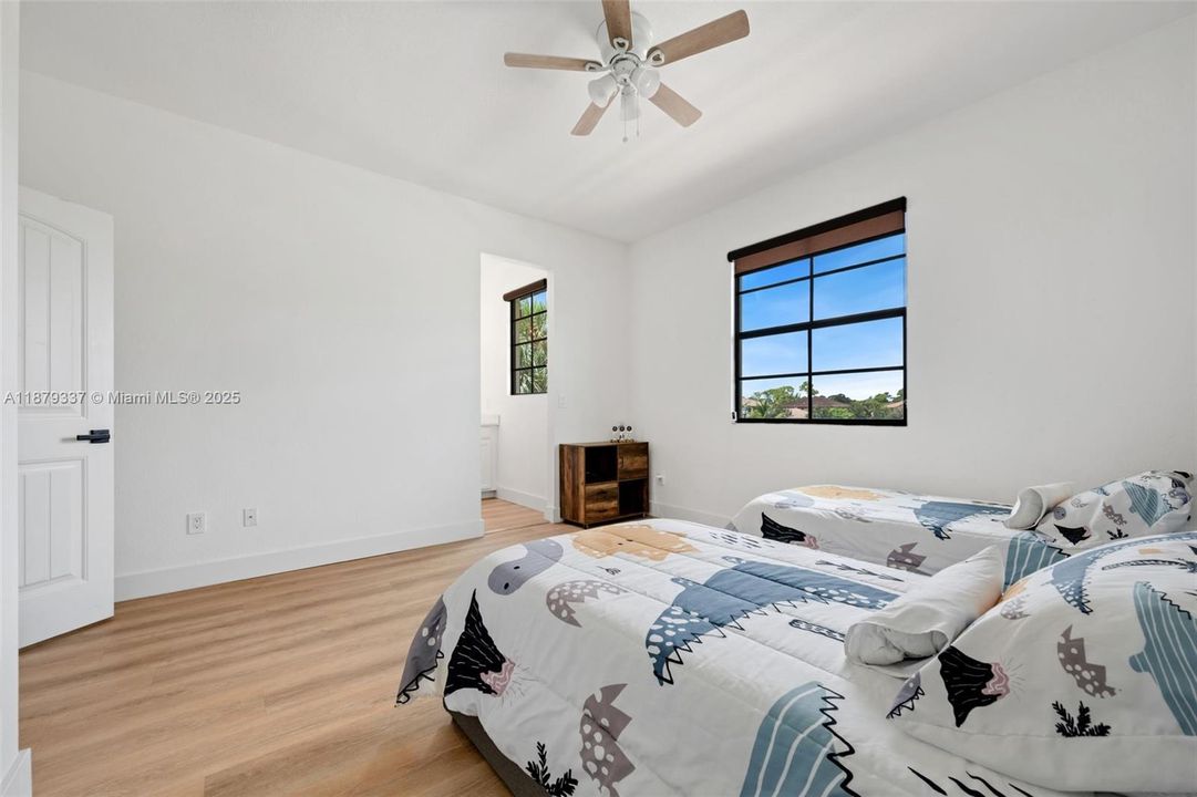 For Sale: $715,000 (5 beds, 3 baths, 2966 Square Feet)