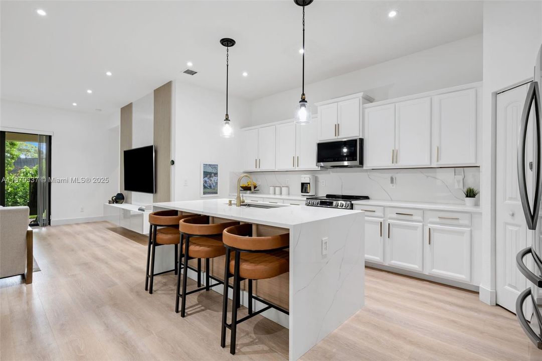 For Sale: $715,000 (5 beds, 3 baths, 2966 Square Feet)