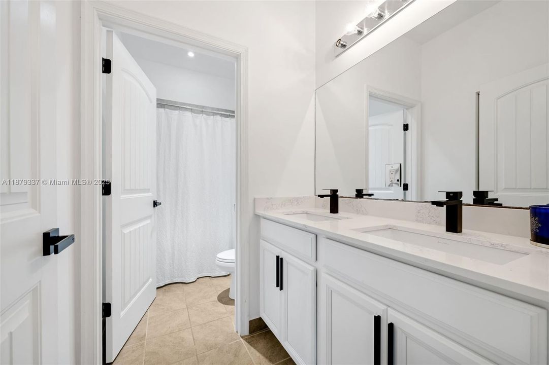 For Sale: $715,000 (5 beds, 3 baths, 2966 Square Feet)