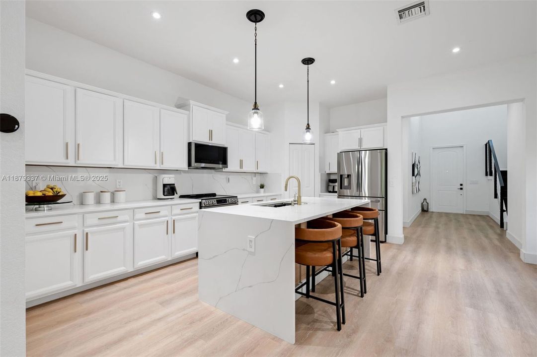 For Sale: $715,000 (5 beds, 3 baths, 2966 Square Feet)