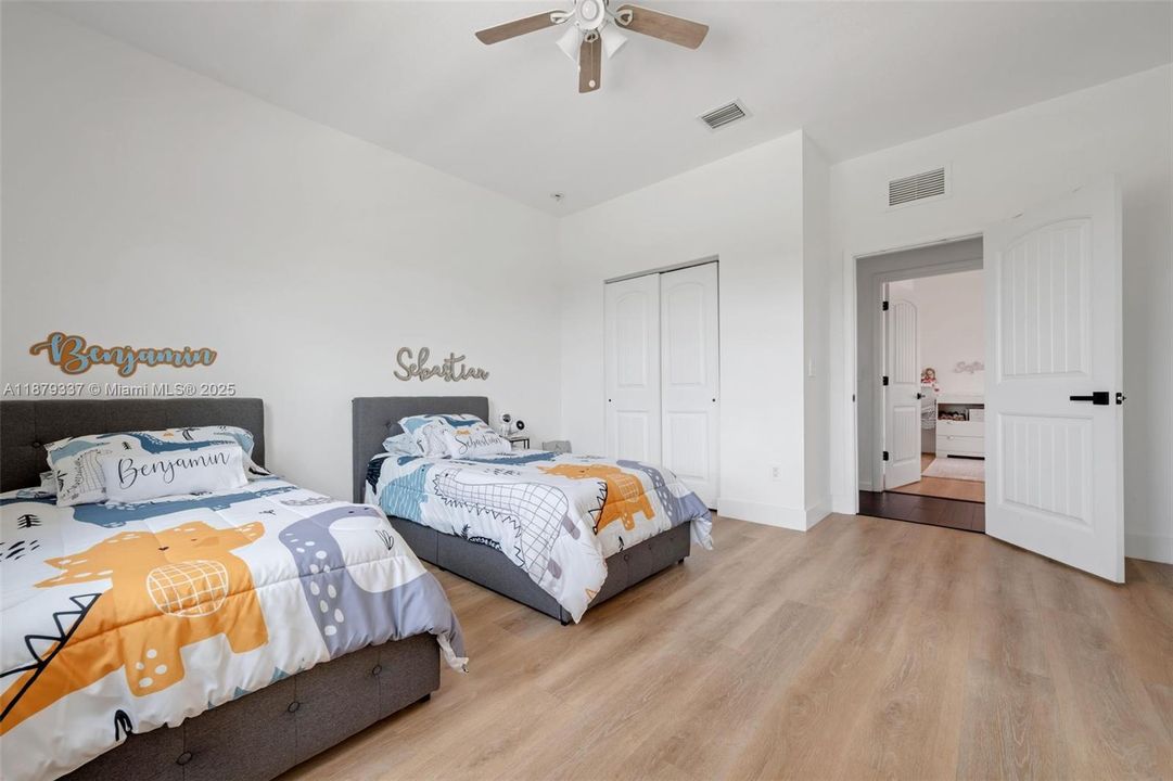 For Sale: $715,000 (5 beds, 3 baths, 2966 Square Feet)