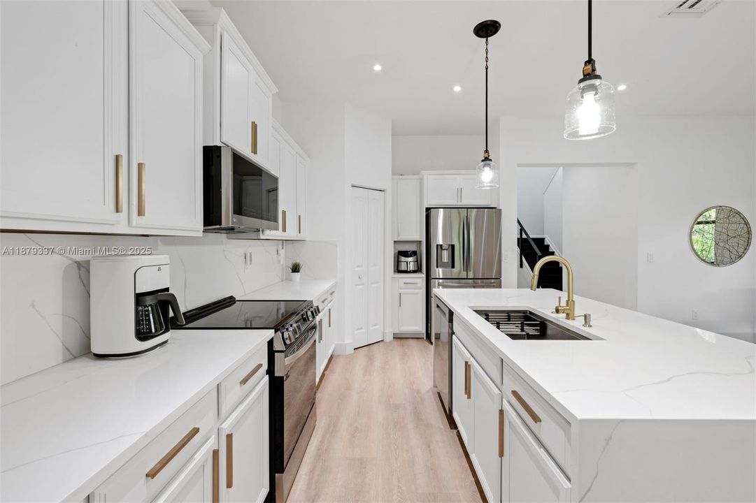 For Sale: $715,000 (5 beds, 3 baths, 2966 Square Feet)