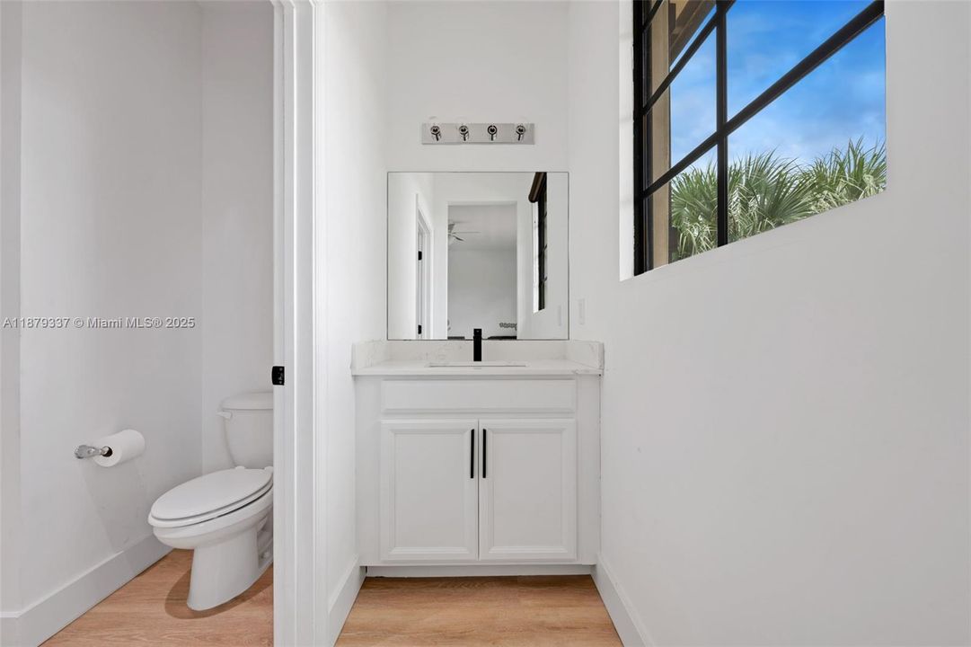 For Sale: $715,000 (5 beds, 3 baths, 2966 Square Feet)