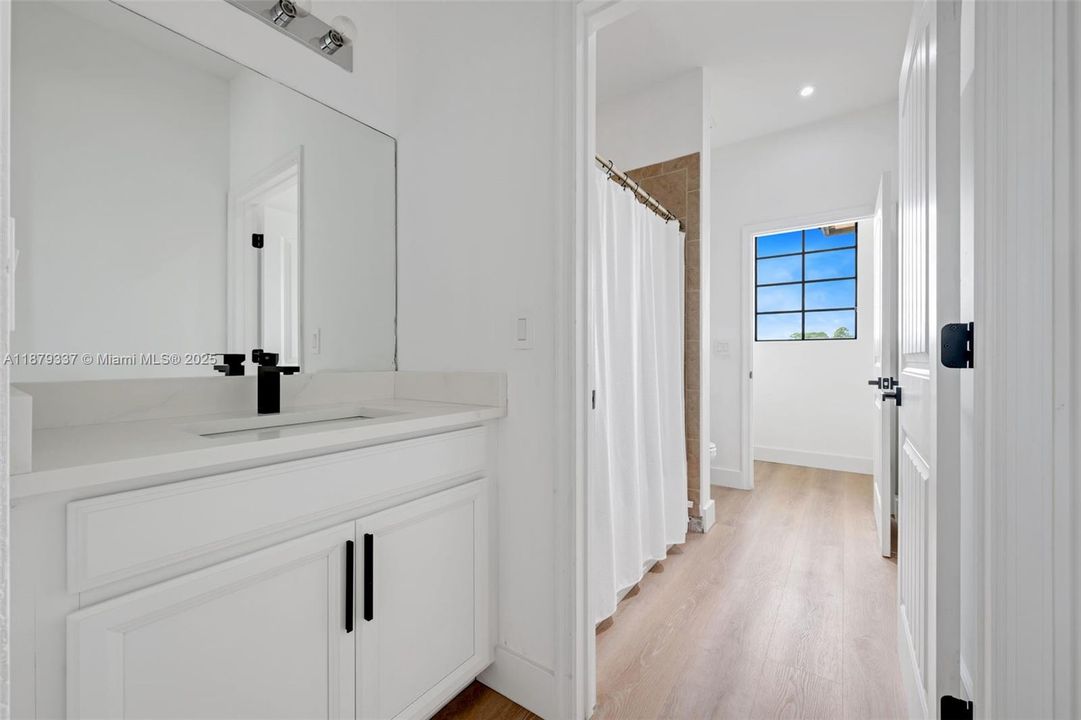 For Sale: $715,000 (5 beds, 3 baths, 2966 Square Feet)