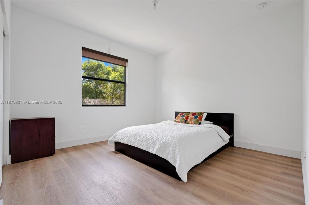 For Sale: $715,000 (5 beds, 3 baths, 2966 Square Feet)