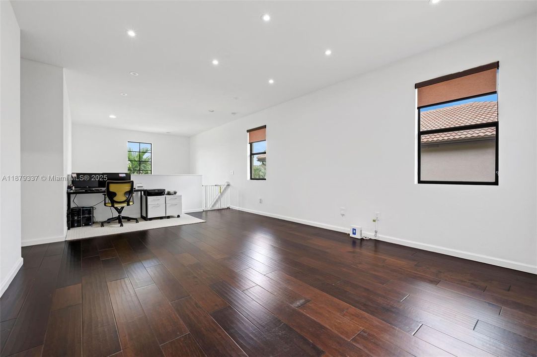 For Sale: $715,000 (5 beds, 3 baths, 2966 Square Feet)