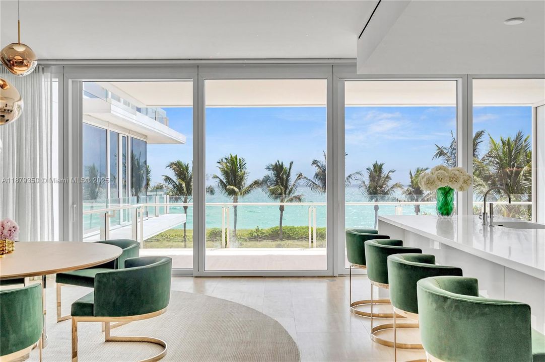 Под контрактом: $12,900,000 (2 спален, 2 ванн, 3424 Квадратных фут)