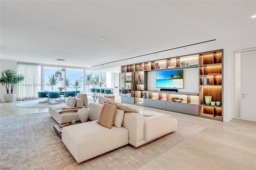 Под контрактом: $12,900,000 (2 спален, 2 ванн, 3424 Квадратных фут)