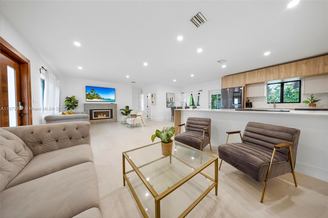 Active With Contract: $7,200 (4 beds, 2 baths, 1540 Square Feet)