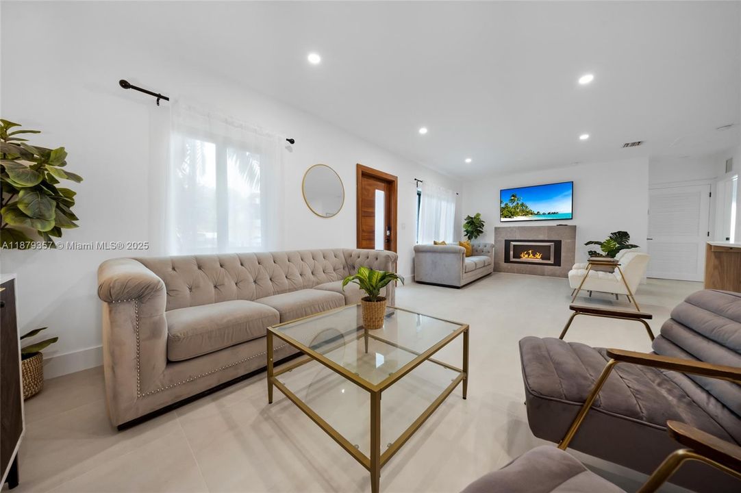 Active With Contract: $7,200 (4 beds, 2 baths, 1540 Square Feet)