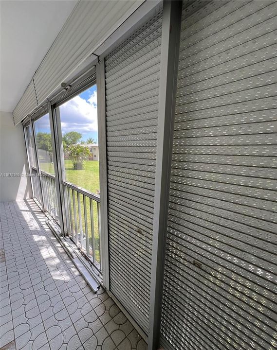 For Sale: $69,900 (1 beds, 1 baths, 735 Square Feet)