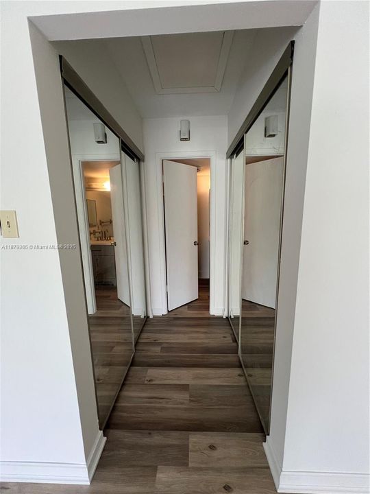 For Sale: $69,900 (1 beds, 1 baths, 735 Square Feet)