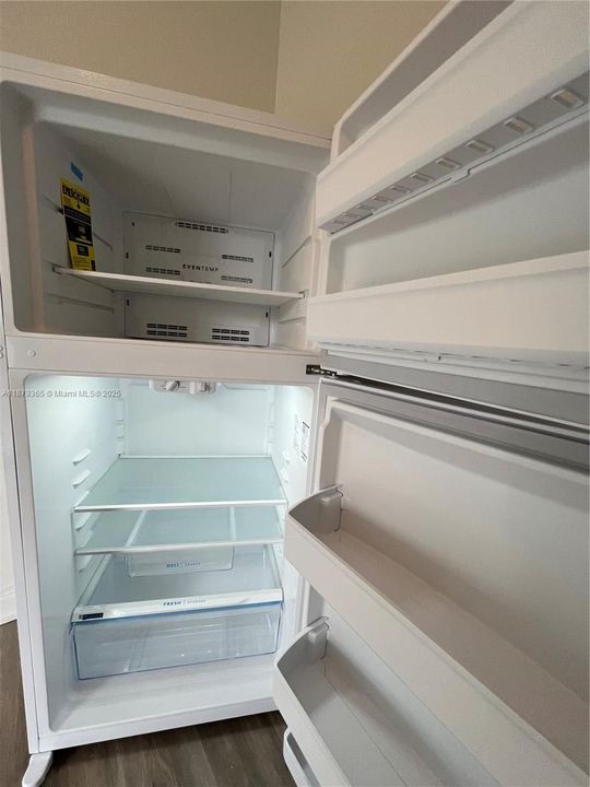 For Sale: $69,900 (1 beds, 1 baths, 735 Square Feet)