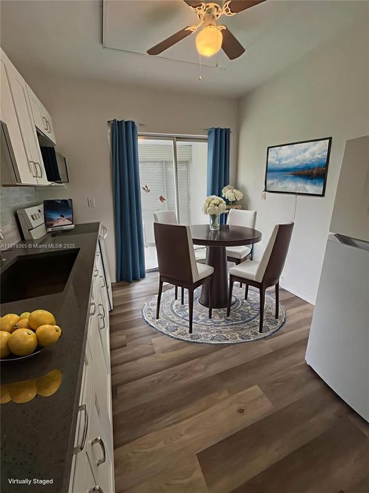 For Sale: $69,900 (1 beds, 1 baths, 735 Square Feet)