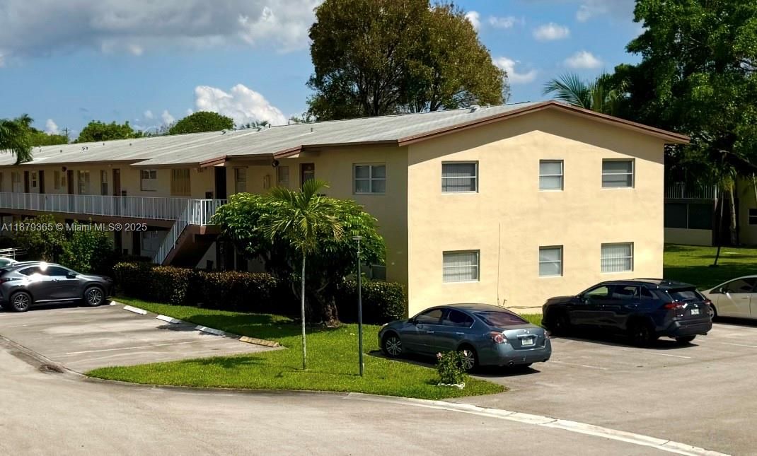 For Sale: $69,900 (1 beds, 1 baths, 735 Square Feet)