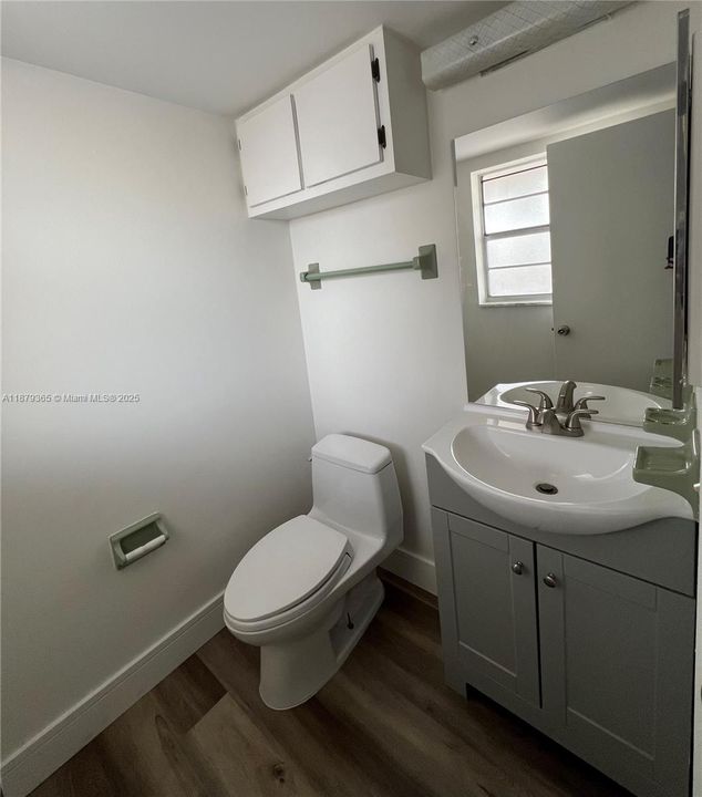 For Sale: $69,900 (1 beds, 1 baths, 735 Square Feet)