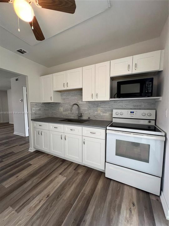 For Sale: $69,900 (1 beds, 1 baths, 735 Square Feet)