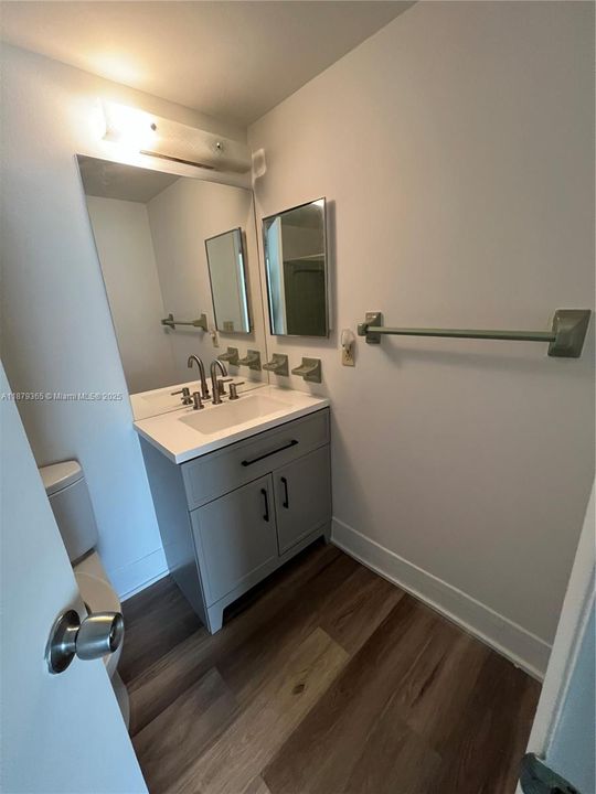 For Sale: $69,900 (1 beds, 1 baths, 735 Square Feet)