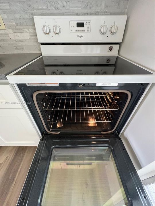 For Sale: $69,900 (1 beds, 1 baths, 735 Square Feet)