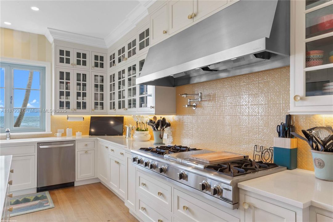 For Sale: $35,550,000 (5 beds, 6 baths, 8997 Square Feet)