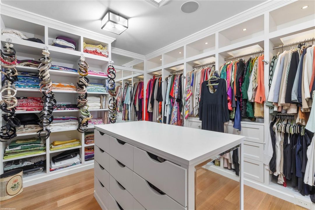 For Sale: $35,550,000 (5 beds, 6 baths, 8997 Square Feet)