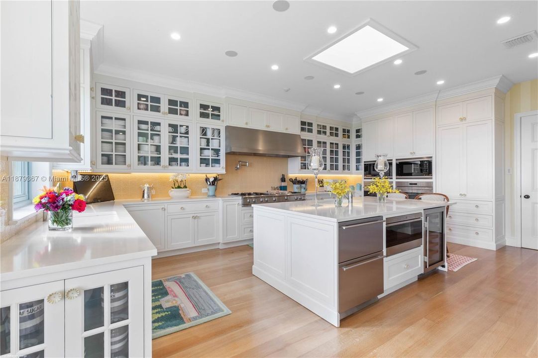 For Sale: $35,550,000 (5 beds, 6 baths, 8997 Square Feet)