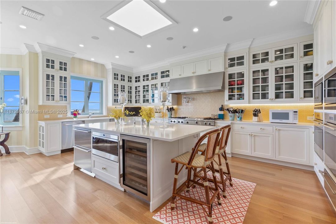 For Sale: $35,550,000 (5 beds, 6 baths, 8997 Square Feet)