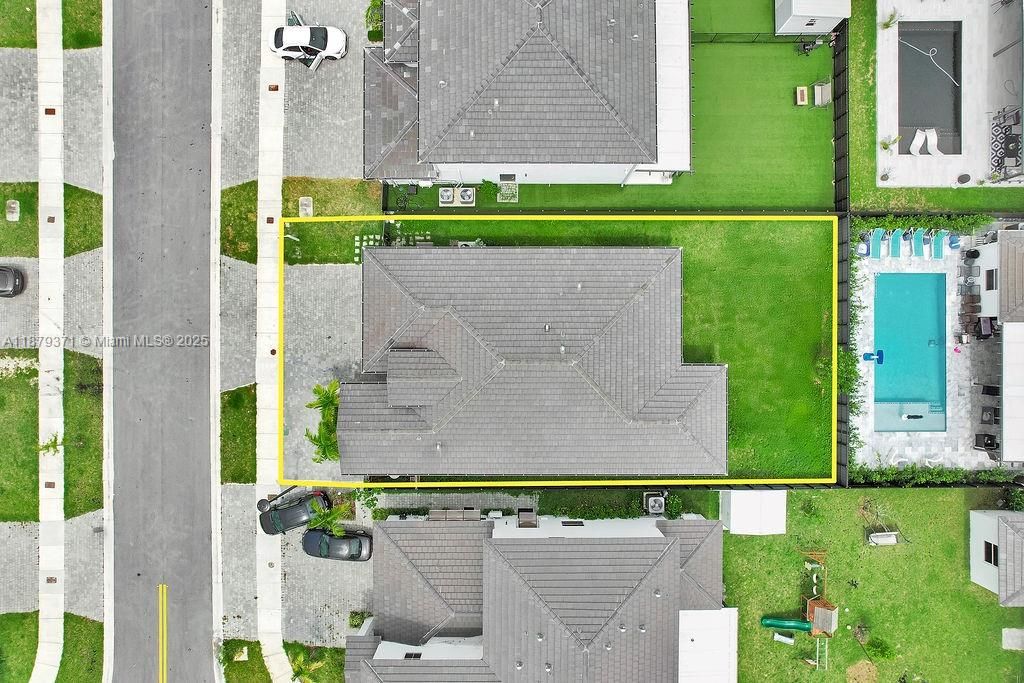 For Sale: $675,000 (4 beds, 3 baths, 1870 Square Feet)